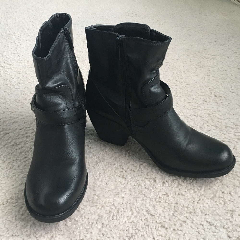 Cathy by Cathy Jean Black Booties size 9